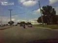 Драка на дороге - мотоциклист вмял дверь легкового автомобиля.