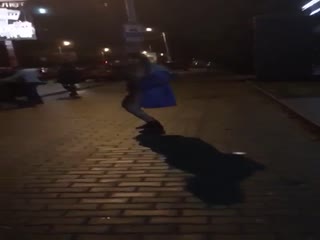 В Таганроге голая Снегурочка устроила эротическое шоу для прохожих