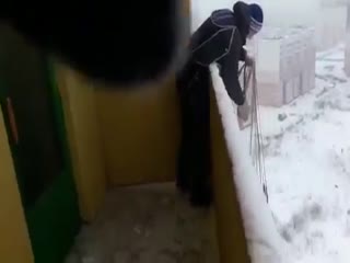 В Иванове парень прыгнул с парашютом с балкона многоэтажки