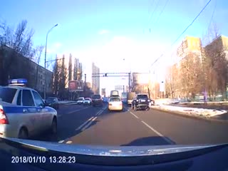 Врезался в полицейских