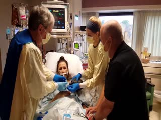 Девушка делает свой первый вдох после пересадки лёгких