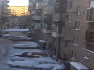 Уборка льда с крыш в Москве