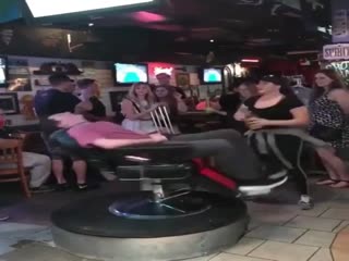 Все-таки интересные услуги можно заказать в некоторых барах