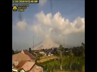 В Индонезии произошло извержение вулкана Синабунг