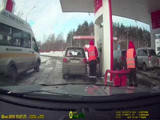 Воруют бензин