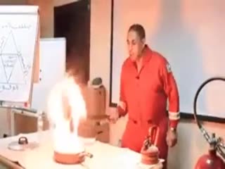 Как правильно тушить пожар на кухне