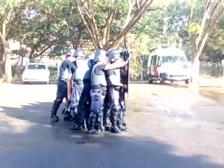 Пожарные против полиции