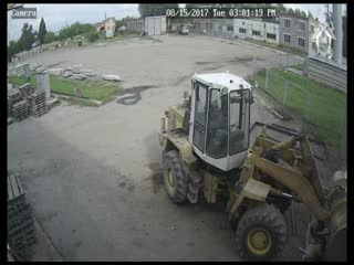 Раздавил ковшом