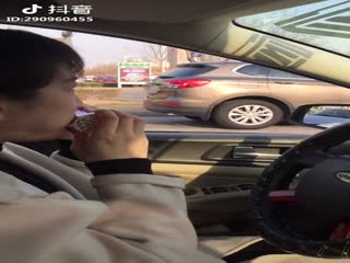 В Пекине водителям официально  запрещено гудеть