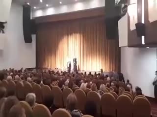 Скандал на сцене из-за зарплаты