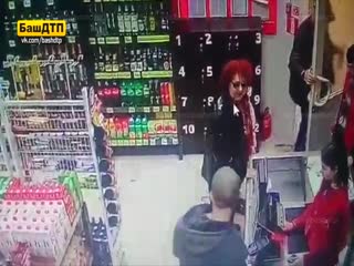 В уфимском магазине покупатель ударил женщину на глазах продавцов