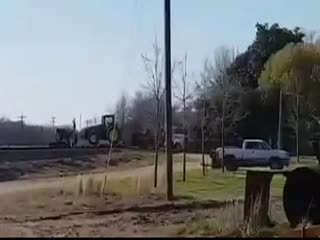 Поезд столкнулся с трактором