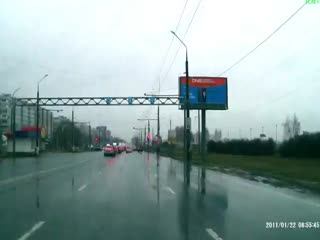 В Тольятти автомобиль слетел в кювет с Южного шоссе