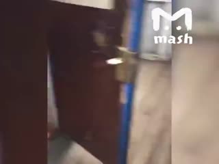 Дежурный по переезду немного перебрал и попросил водителей самим открыть его