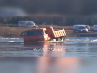 Самосвал утонул на реке Нижняя Тунгуска