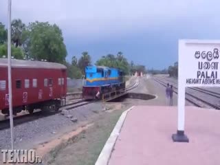 Как разворачивают локомотивы вручную