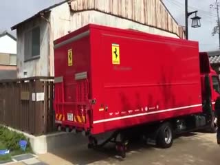 Как владельцам доставляют их новую Ferrari