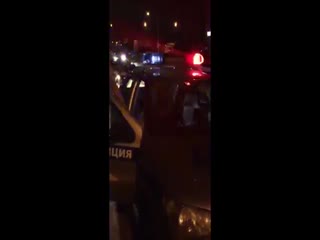 В Казани неадекватный водитель выбил стекло в машине ДПС
