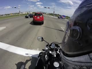Не заметила мотоциклиста