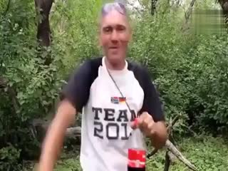 Папа подарил тортик