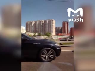 В такой пробке можно и постоять