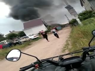 Взрыв при пожаре в пригороде Краснодара попал на видео