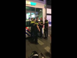 Суровая голландская полиция