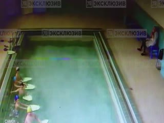Обрушения потолка в бассейне Шлиссельбурга попало на видео