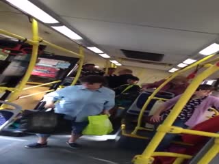 Волгоградец снял на видео спонтанную драку в автобусе Питеравто