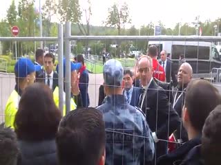 ОМОН не узнал Диего Марадону