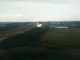 Пассажир снял на видео неудачную посадку авиалайнера в киевском аэропорту