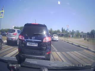 Знак им помог