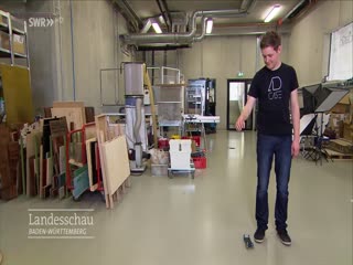 Германский студент разработал подушку безопасности для мобильного, которая раскрывается при падении телефона