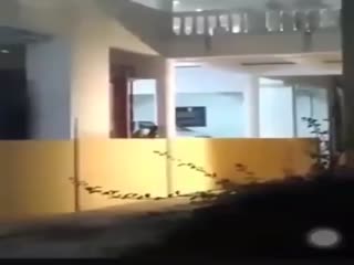 Камера видео наблюдения зафиксировала странное проникновение женщины в больницу Сандживани