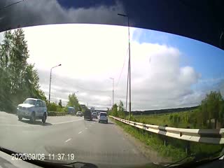 Пытался уйти от столкновения