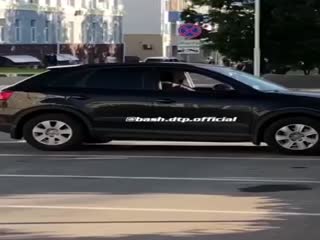 Секас в Уфе на парковке у Администрации города