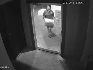 Как пройти через стеклянную дверь