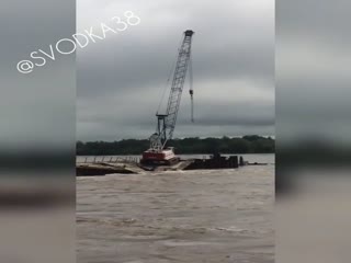 Кран упал на Амуре