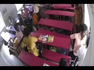 В Индии один из школьников решил показать приём из рестлинга на своём однокласснике и случайно убил его