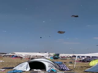 Торнадо унес сотни палаток во время музыкального фестиваля в Германии