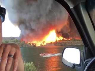 Огненный смерч на берегу реки Колорадо