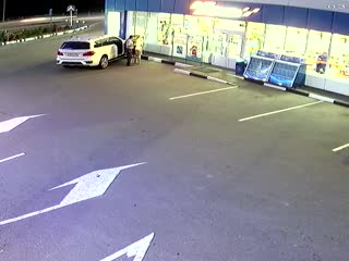 Голая девушка отоварилась на АЗС Газпром