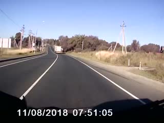 Раскидал легковушки