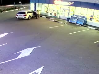 Странный случай с голой девушкой на заправке