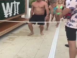 Обнажилась 18+.