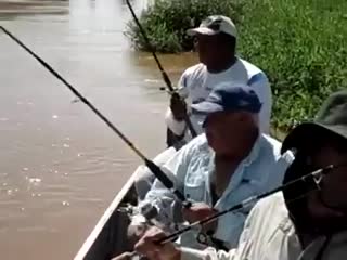 Рыбаки не собираются делиться своим уловом
