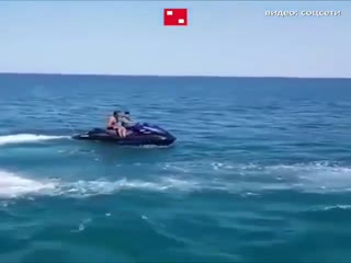 Момент взрыва гидроцикла в Геленджике