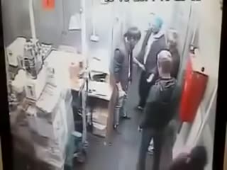 Охранник уложил троих на кухне ресторана