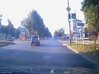 В Тольятти водитель уничтожил «Мазду», уходя от столкновения с велосипедистом