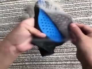 Перчатка для чистки кошек